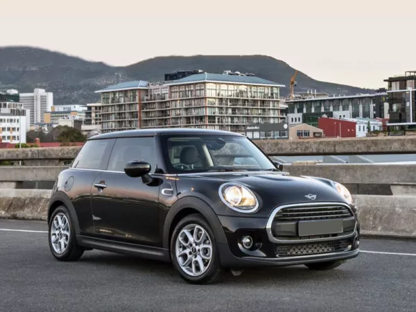 Dịch vụ thay Kính chắn gió xe Mini One tận nơi